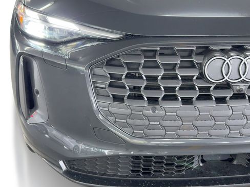 Certified 2025 Audi Q5 Premium w/ Convenience Package image 11