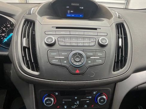 Used 2017 Ford Escape SE w/ SE Cold Weather Package AWD/4WD image 9