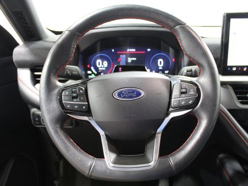 Used 2025 Ford Explorer ST-Line w/ ST-Line Street Pack AWD/4WD image 9