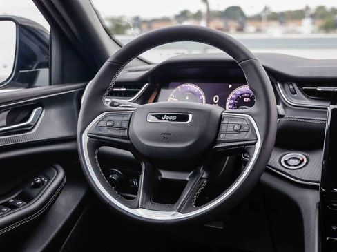 New 2025 Jeep Grand Cherokee L Altitude image 16