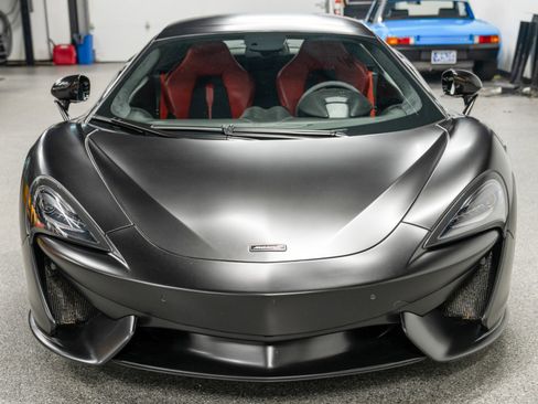 Used 2018 McLaren 570S Spider image 32