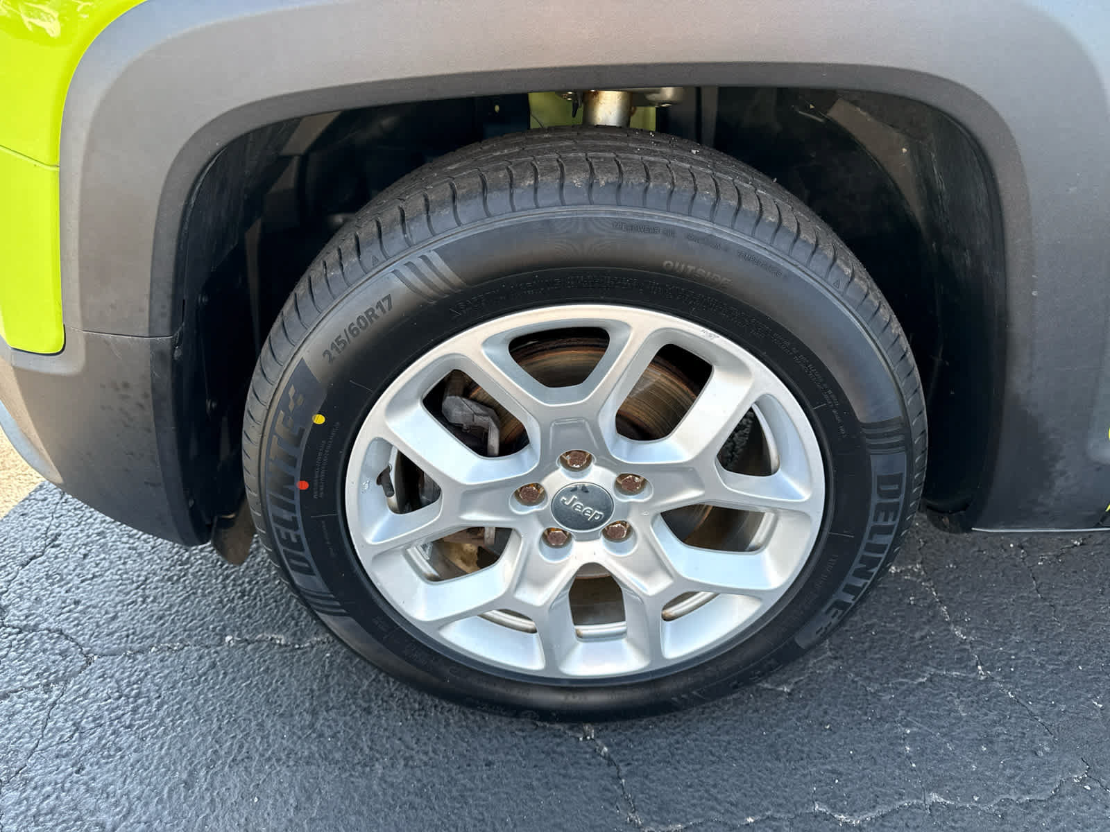 Used 2018 Jeep Renegade Latitude w/ Cold Weather Group FWD image 9