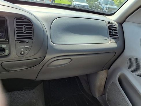 Used 1998 Ford F150 XLT image 25