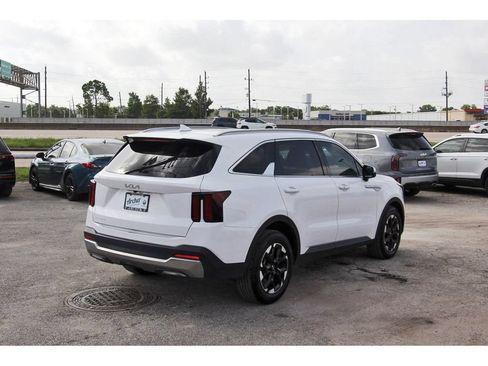 Used 2025 Kia Sorento S w/ Panoramic Sunroof Package FWD image 7