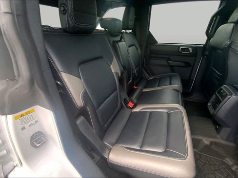 Certified 2025 Ford Bronco Outer Banks w/ Sasquatch Package AWD/4WD image 20
