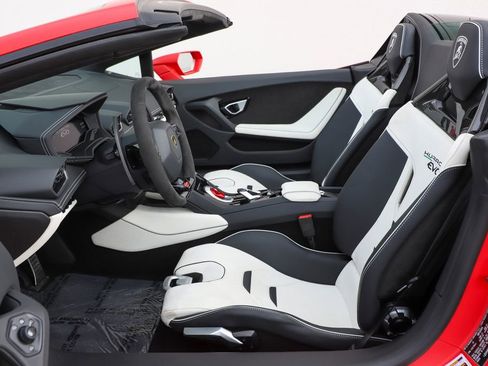 Used 2024 Lamborghini Huracan EVO AWD/4WD image 36