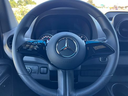 Used 2025 Mercedes-Benz Sprinter 2500 image 25
