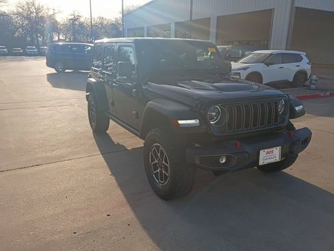 Used 2025 Jeep Wrangler Unlimited Rubicon w/ Convenience Group image 6