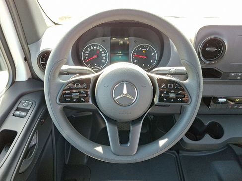 Used 2024 Mercedes-Benz Sprinter 2500 image 17