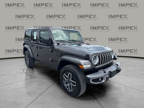 Used 2025 Jeep Wrangler Unlimited Sahara AWD/4WD image 7