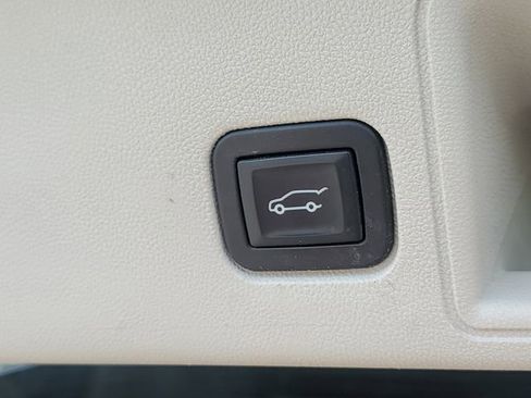 Used 2018 GMC Terrain Denali w/ Driver Alert Package II AWD/4WD image 10