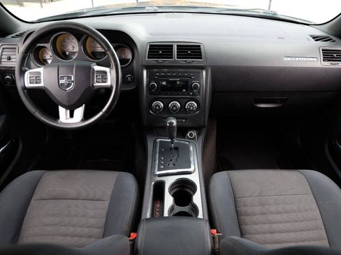 Used 2013 Dodge Challenger SXT RWD image 2