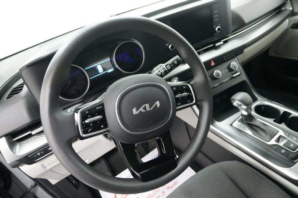 Used 2022 Kia Carnival LX FWD image 12