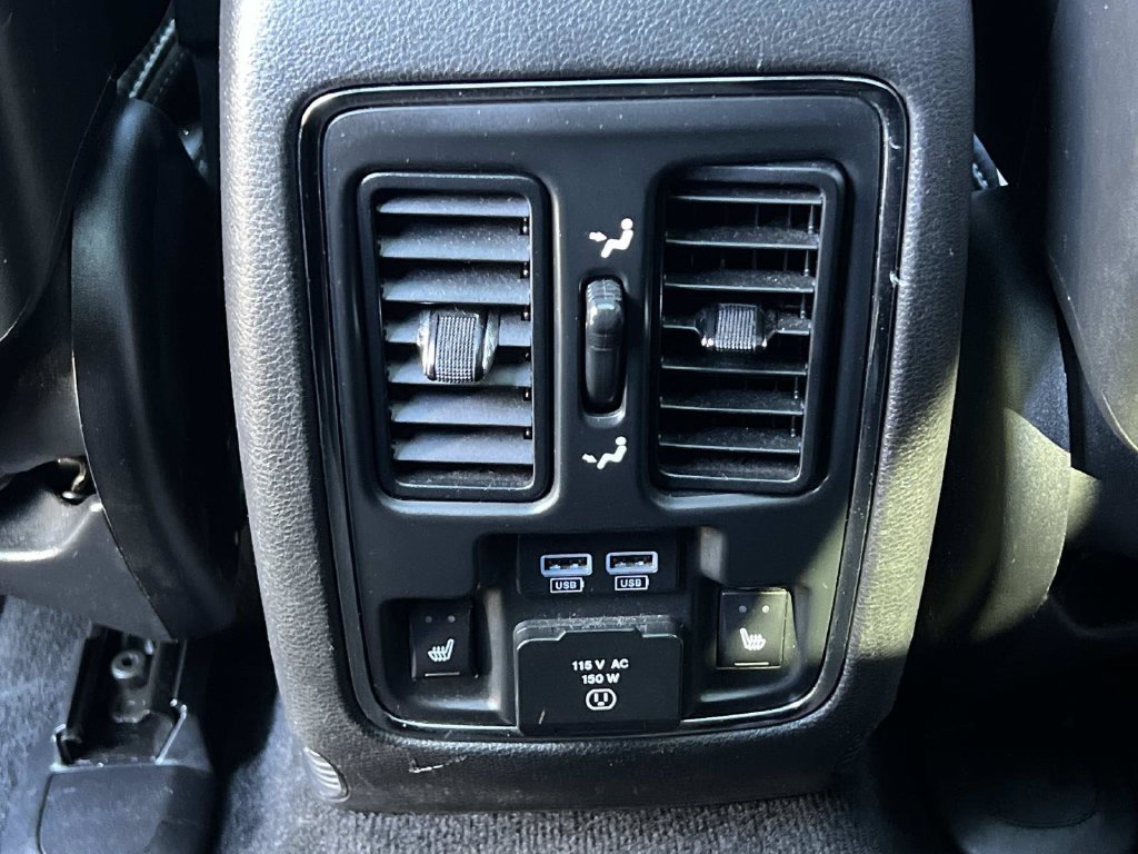 Used 2014 Jeep Grand Cherokee SRT8 w/ Luxury Group II AWD/4WD image 18