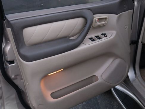 Used 2003 Toyota Land Cruiser image 15