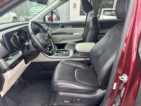 Used 2022 Kia Carnival LX FWD image 10