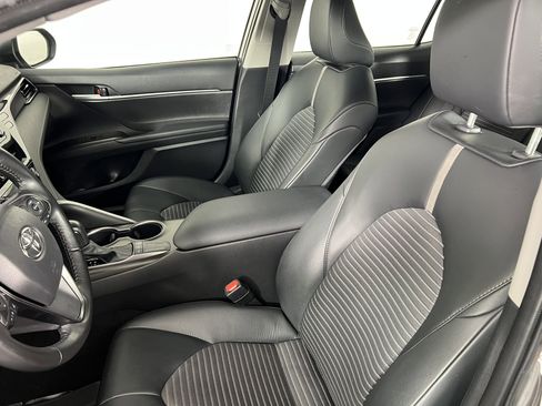 Used 2024 Toyota Camry SE image 14