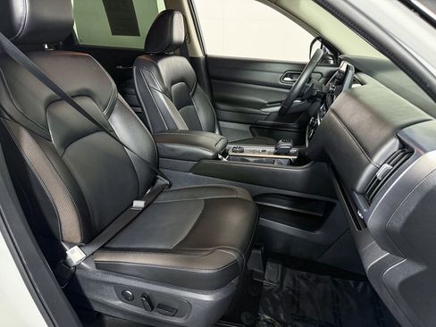 Certified 2024 Nissan Pathfinder SL AWD/4WD image 14