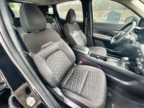 Used 2025 Nissan Kicks SV image 27