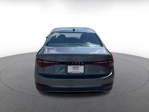 Used 2025 Volkswagen Jetta SE FWD image 12