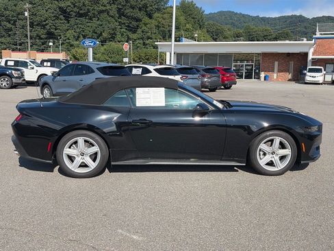 Used 2026 Ford Mustang Convertible RWD image 2