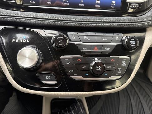 Used 2023 Chrysler Pacifica Touring-L w/ Road Tripper Package image 27