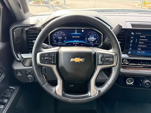 Used 2023 Chevrolet Silverado 1500 LT AWD/4WD image 16