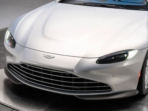 Used 2023 Aston Martin V8 Vantage Roadster image 25