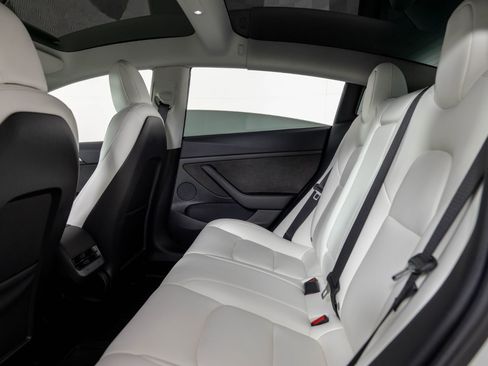 Used 2021 Tesla Model 3 Standard Range Plus image 19