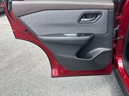 Used 2023 Nissan Rogue SV FWD image 21