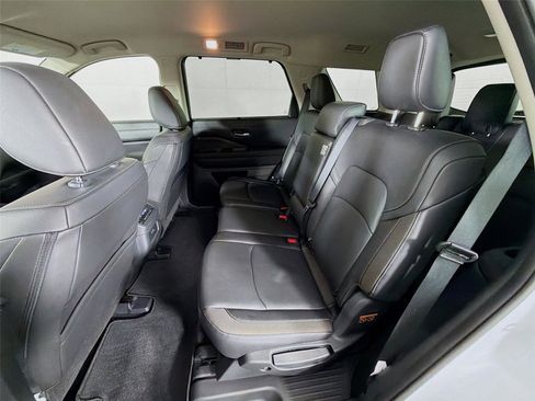 Used 2025 Nissan Pathfinder SL AWD/4WD image 21
