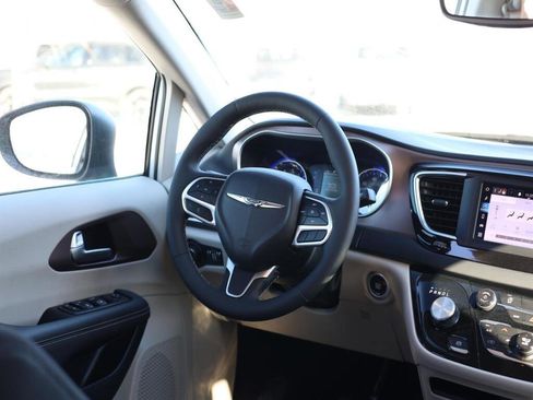 Used 2024 Chrysler Voyager LX image 10