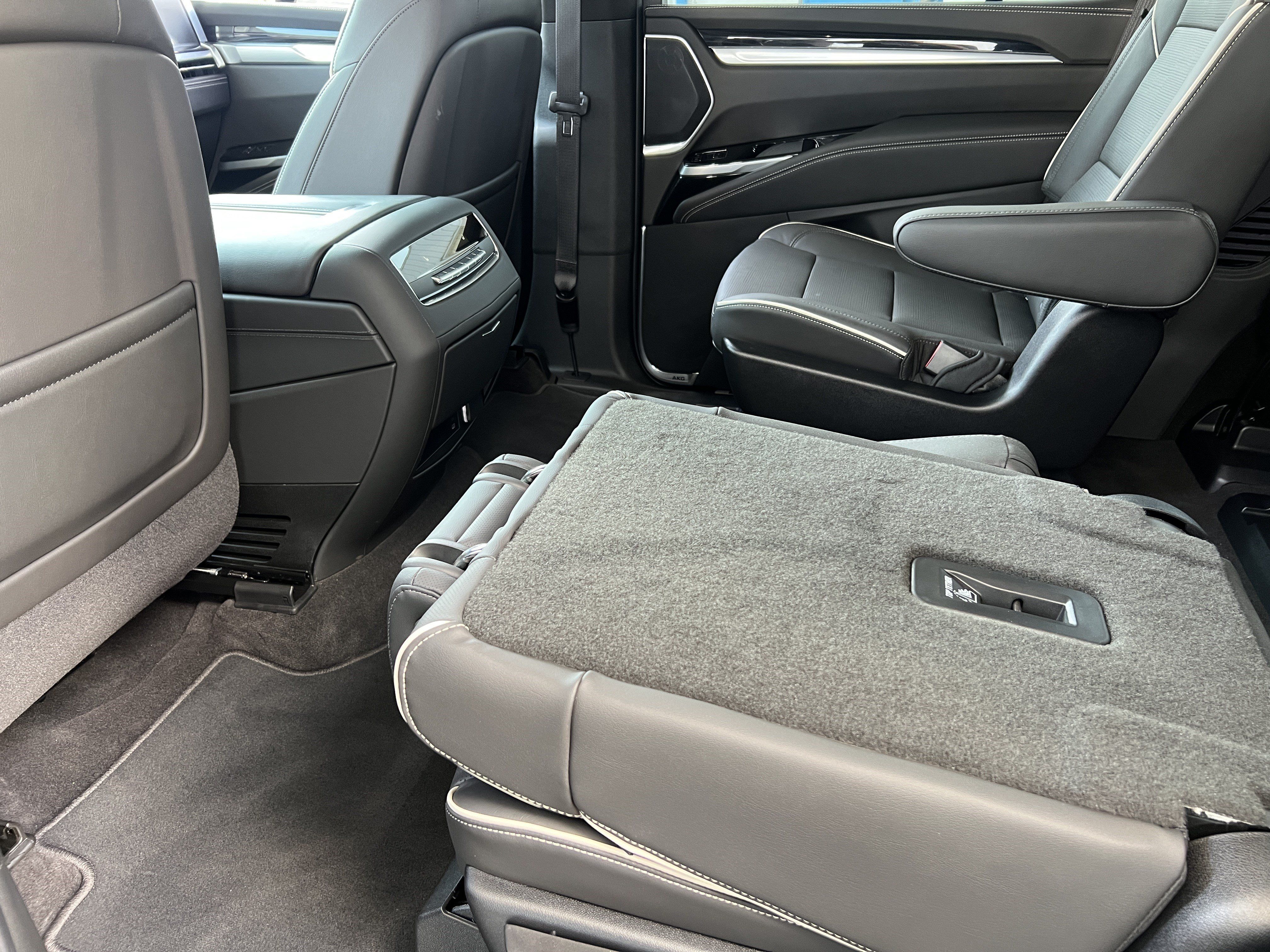 Used 2026 Cadillac Escalade Sport AWD/4WD image 18