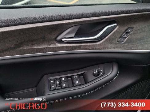 New 2025 Jeep Grand Cherokee Limited image 23