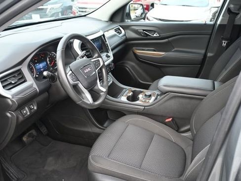 Used 2023 GMC Acadia SLE w/ Driver Convenience Package image 9