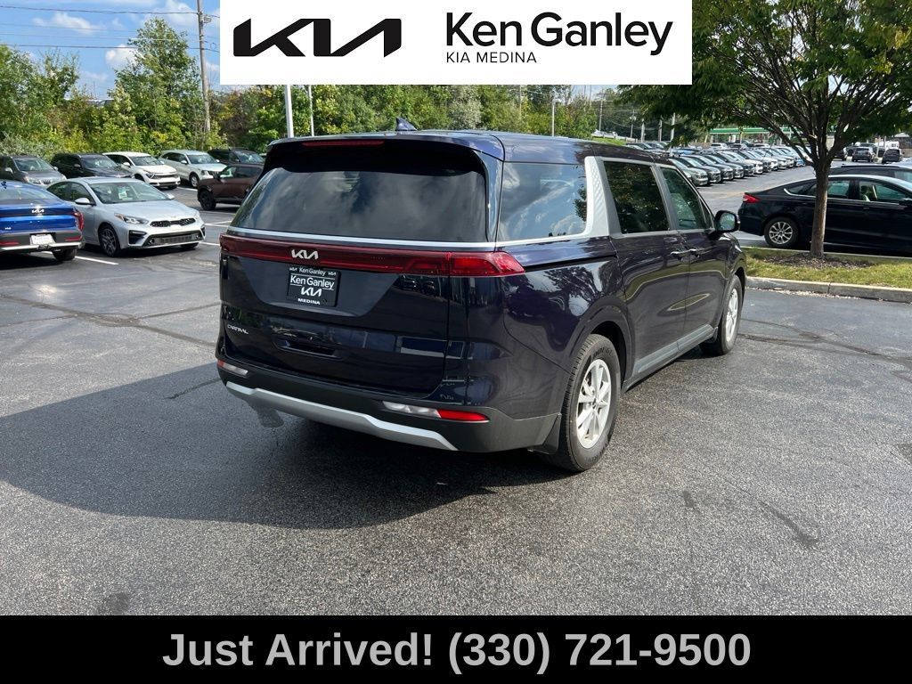 Certified 2024 Kia Carnival LX FWD image 5