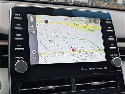 Used 2022 Toyota Avalon Limited image 18