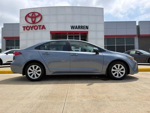 Used 2023 Toyota Corolla LE w/ Carpet Mat Package (TMS) FWD image 3