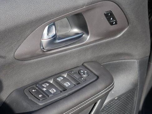 New 2026 Chrysler Pacifica Select AWD/4WD image 12