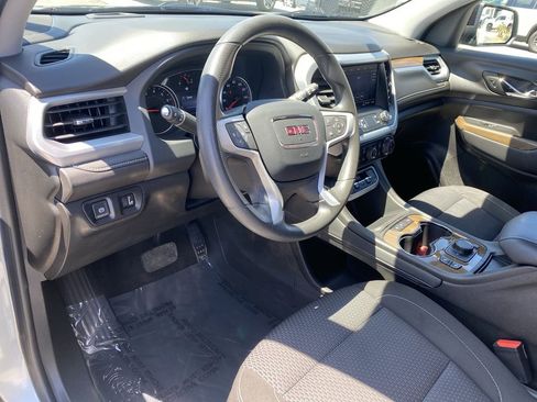 Used 2023 GMC Acadia SLE w/ Driver Convenience Package FWD image 10