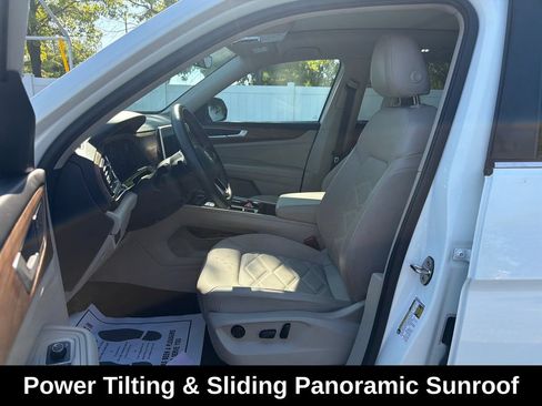 Used 2024 Volkswagen Atlas SE w/ Panoramic Sunroof Package FWD image 11