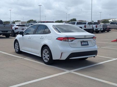 Used 2021 Toyota Corolla LE image 7