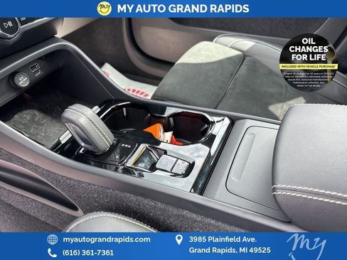Used 2022 Volvo XC40 T5 R-Design w/ Advanced Package image 23