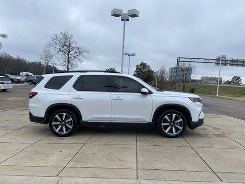 Used 2023 Honda Pilot Touring image 12