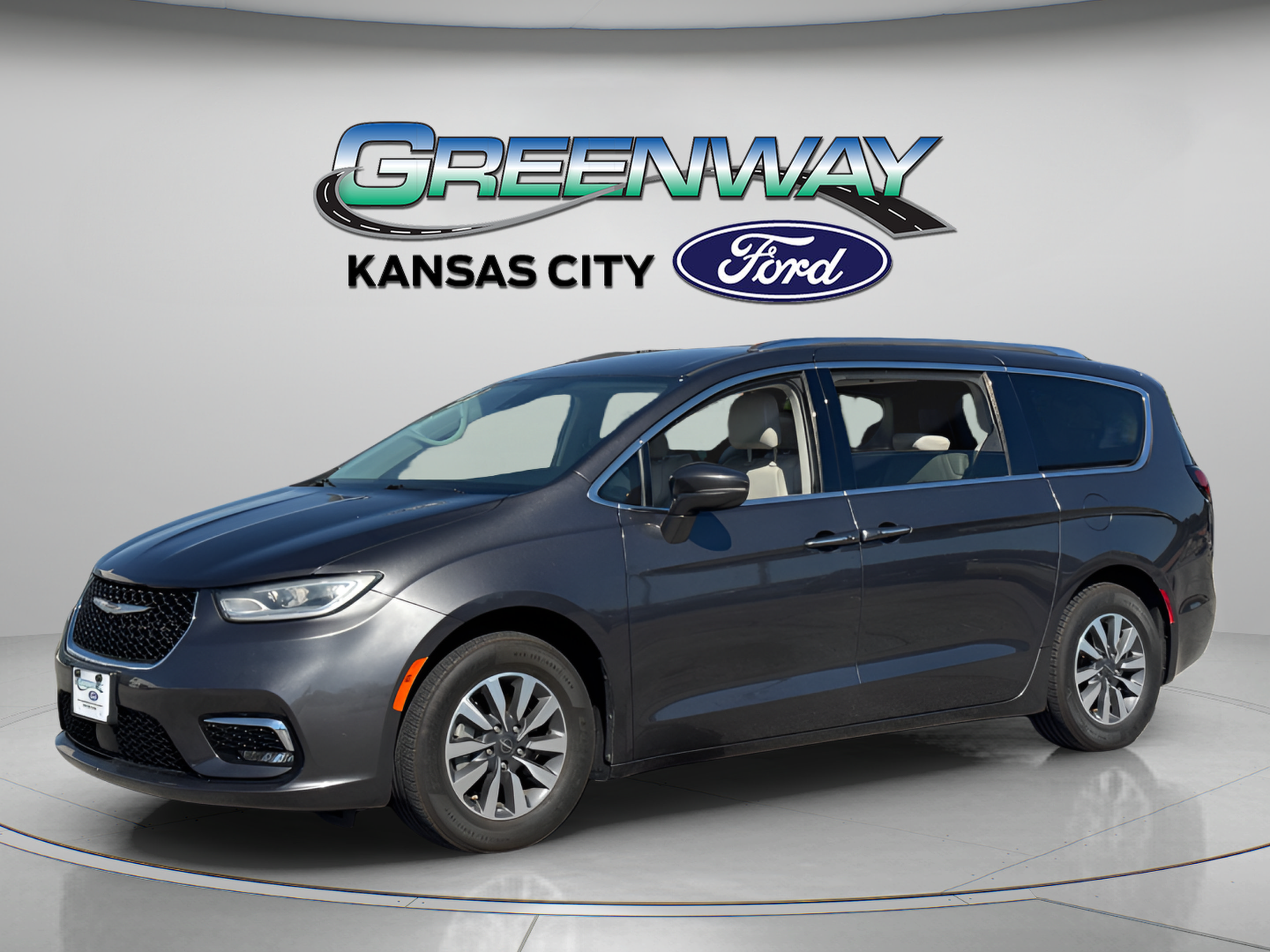 Used 2021 Chrysler Pacifica Touring-L FWD image 4