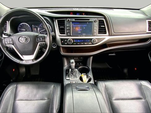 Used 2019 Toyota Highlander Limited Platinum AWD/4WD image 16