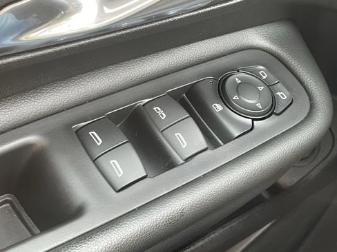 Used 2024 GMC Terrain SLT image 16