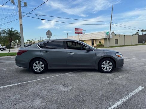 Used 2018 Nissan Altima 2.5 S w/ S Convenience Package FWD image 9