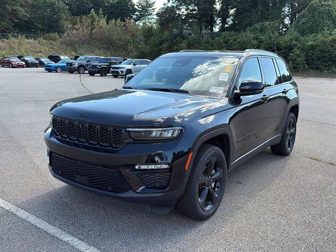 Used 2025 Jeep Grand Cherokee Limited w/ Luxury Tech Group II AWD/4WD image 1