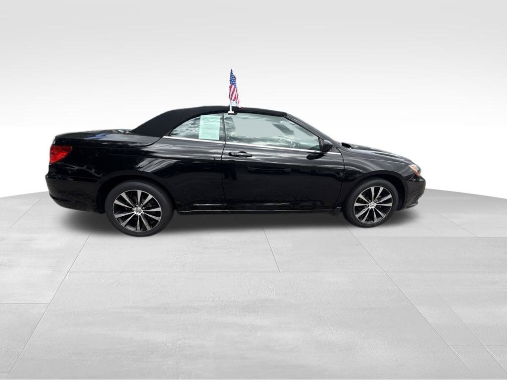 Used 2011 Chrysler 200 S FWD image 7
